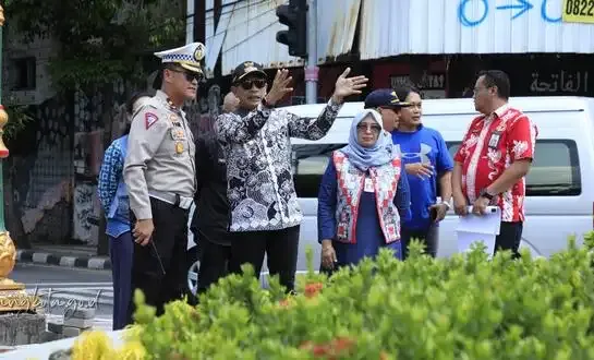 Pj. Wali Kota Malang Lakukan Peninjauan Lapangan untuk Atasi Kemacetan Jelang Nataru