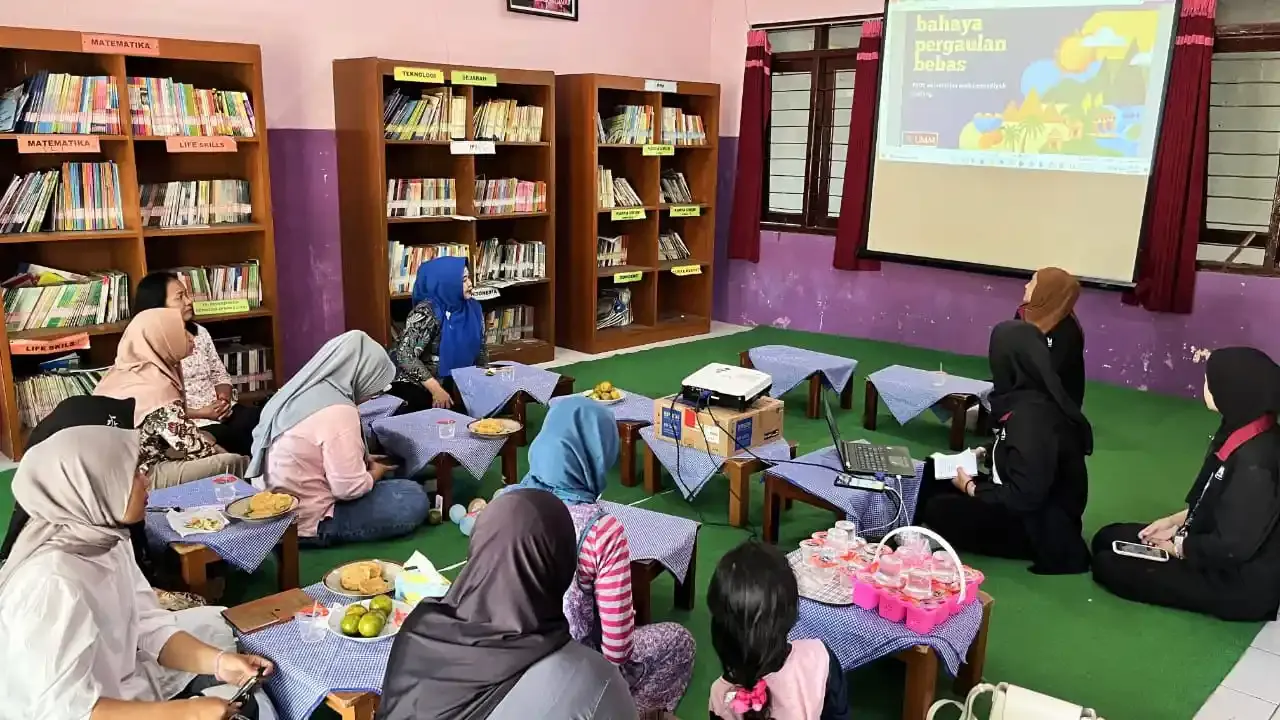 PMM Kelompok 37 Gelombang 7 Universitas Muhammadiyah Malang Sosialisasi Bahaya Pergaulan Bebas Kepada Wali Murid SD Negeri 2 Jatiguwi Malang