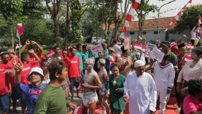 Pecah! Tawa Ratusan ODGJ dan PMKS Liponsos Surabaya Saat Lomba Fashion Show Peringati HUT RI ke-80