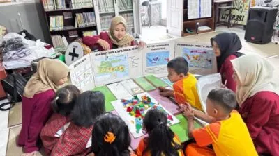 Lewat Peta 3D 'Smart Box', Mahasiswa UMM Buat Siswa 'Slow Learner' di SDN Sukun 2 Antusias Belajar Geografi