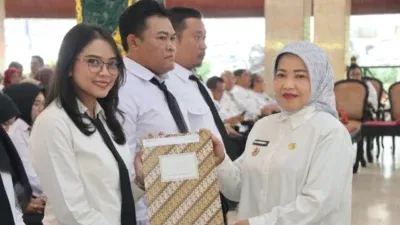Wabup Malang Serahkan SK PPPK Paruh Waktu: “Tunjukkan Layak Dipercaya sebagai Abdi Negara”