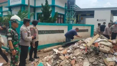 Breaking News! Atap Asrama Putri Ponpes di Situbondo Roboh: 1 Santriwati Meninggal, 14 Luka