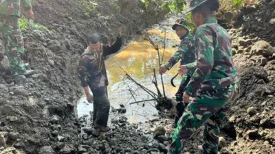Kejar Target Musim Hujan, Satgas TMMD Genjot Normalisasi Sungai Rawan Banjir di Ampelgading